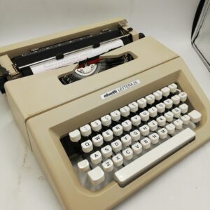Máquina de escribir Olivetti Lettera 25.
